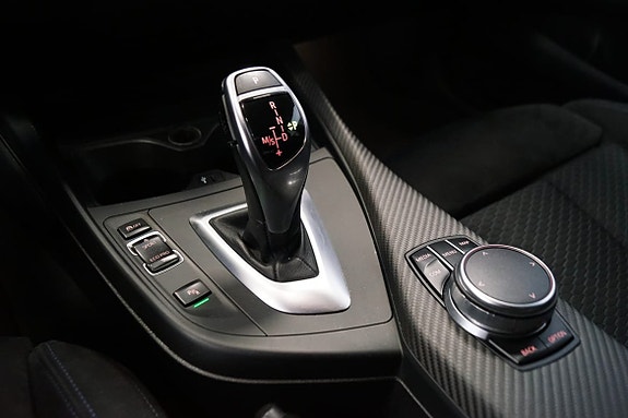 BMW M140i 13 of 17