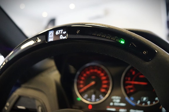 BMW M140i 11 of 17
