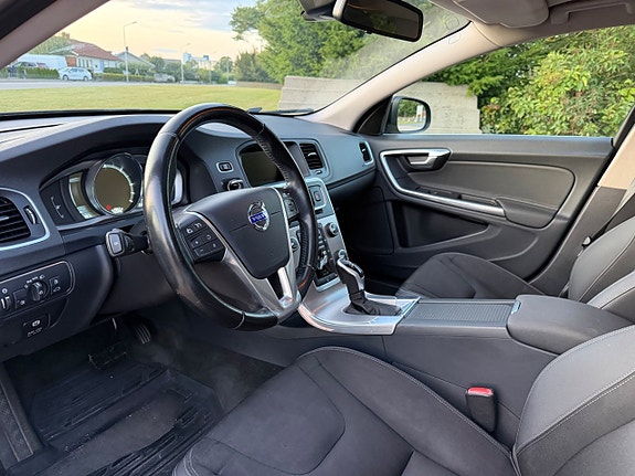 Volvo V60 14 of 21