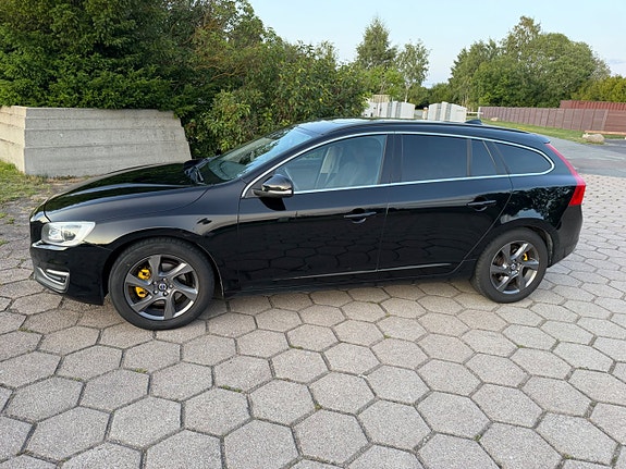 Volvo V60 2 of 21