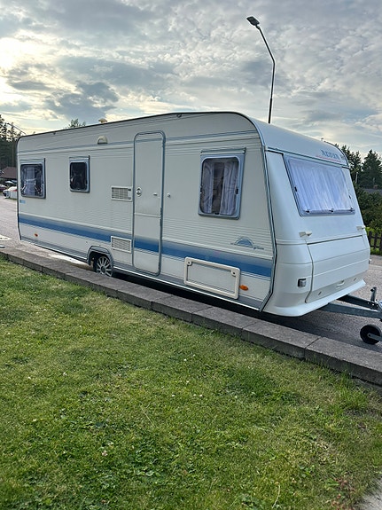 Adria Unica B 562UL 2 of 11