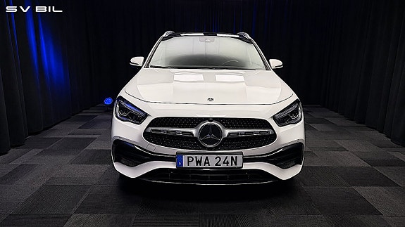 Mercedes-Benz GLA200 d 2 of 30
