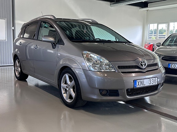 Toyota Corolla Verso 2 of 7