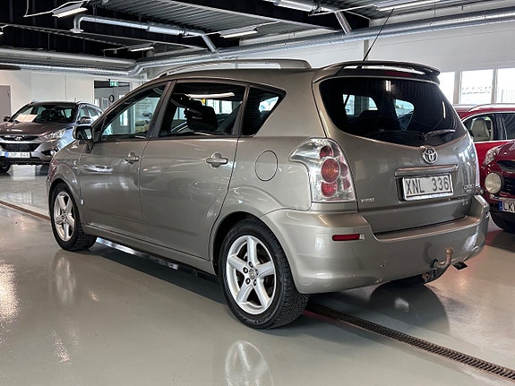 Toyota Corolla Verso 4 of 7