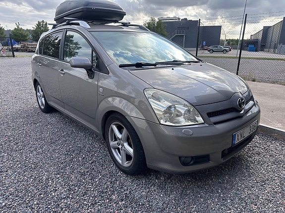 Toyota Corolla Verso 2 of 4