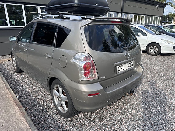 Toyota Corolla Verso 3 of 4