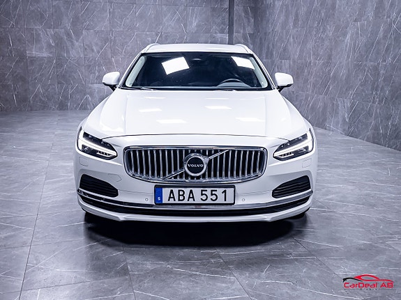 Volvo V90 2 of 30