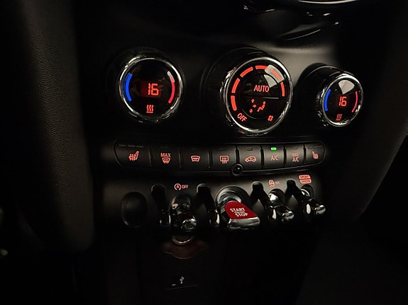 MINI Cooper 18 of 30