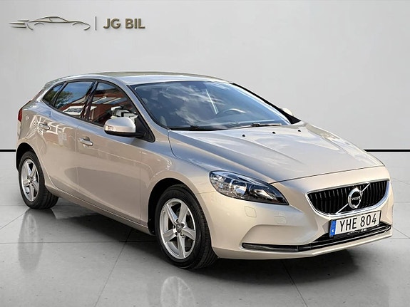Volvo V40 11 of 24