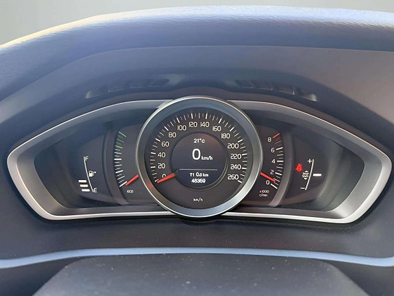 Volvo V40 18 of 24