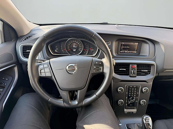 Volvo V40 17 of 24