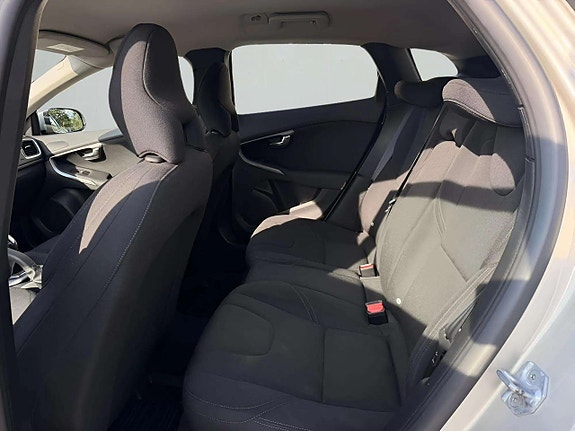 Volvo V40 16 of 24