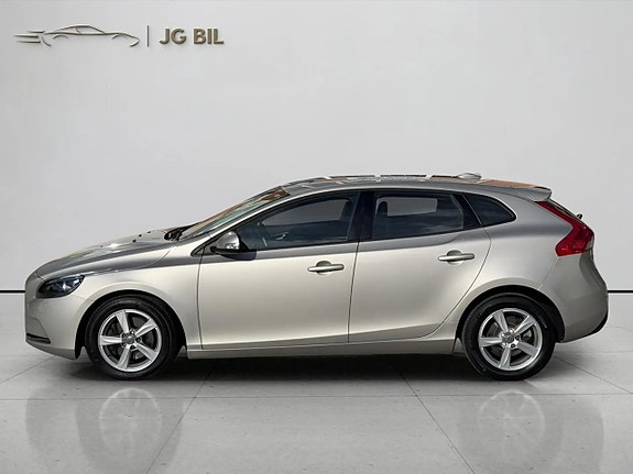 Volvo V40 4 of 24