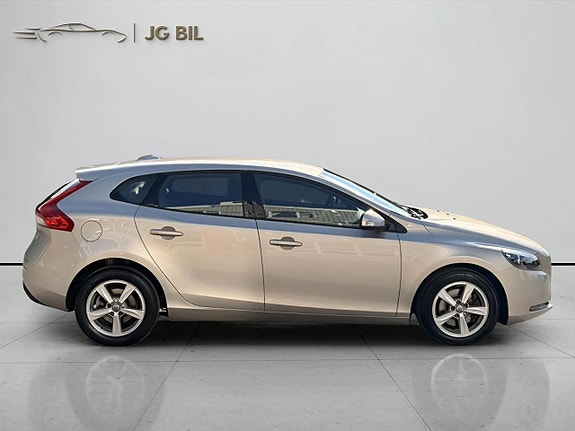 Volvo V40 10 of 24