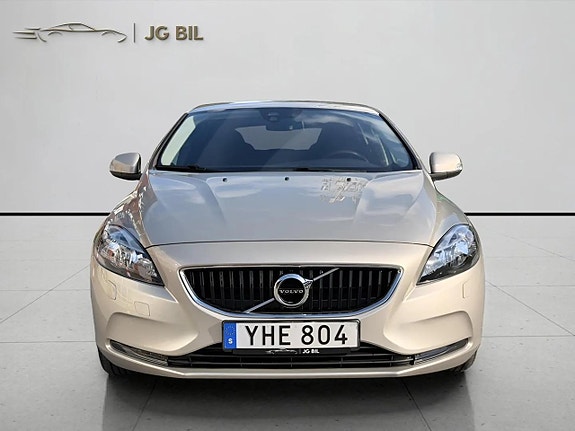 Volvo V40 12 of 24