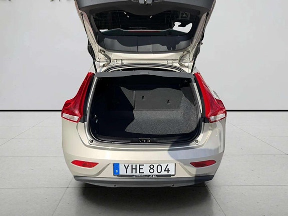 Volvo V40 8 of 24