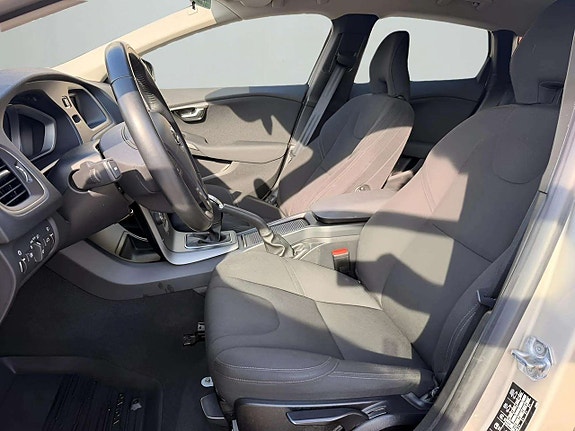 Volvo V40 15 of 24