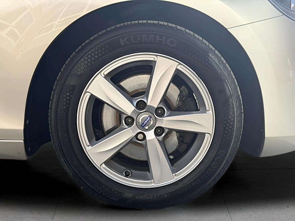 Volvo V40 21 of 24
