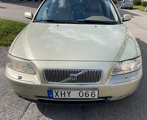 Volvo V70 2 of 3