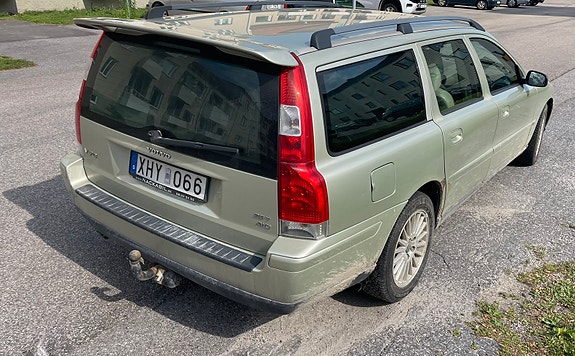 Volvo V70 3 of 3