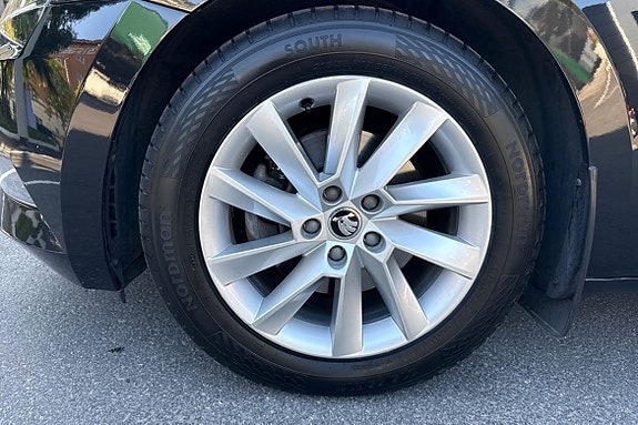 Skoda Superb 12 of 16