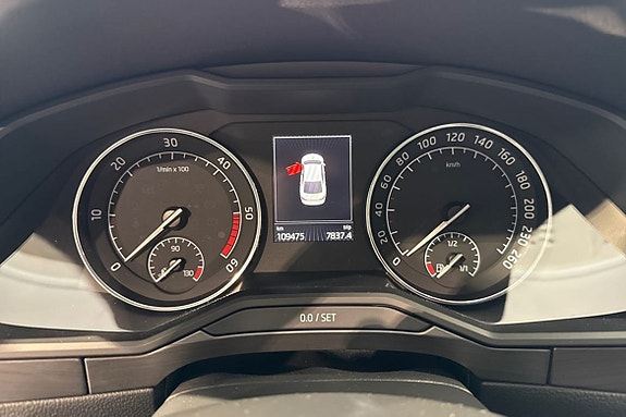 Skoda Superb 11 of 16