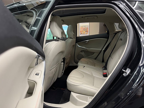 Volvo V40 Cross Country 4 of 26