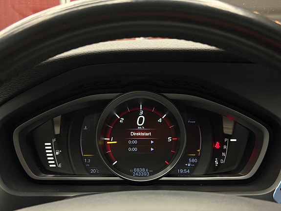 Volvo V40 Cross Country 21 of 26