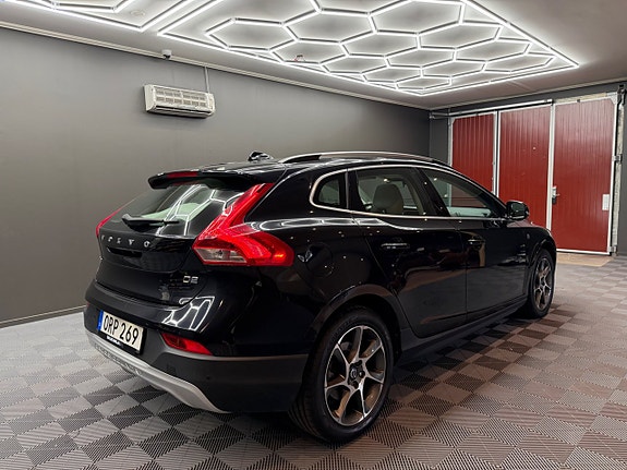 Volvo V40 Cross Country 7 of 26