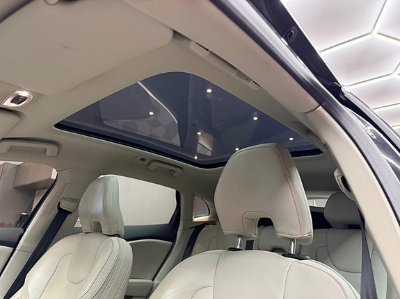 Volvo V40 Cross Country 17 of 26
