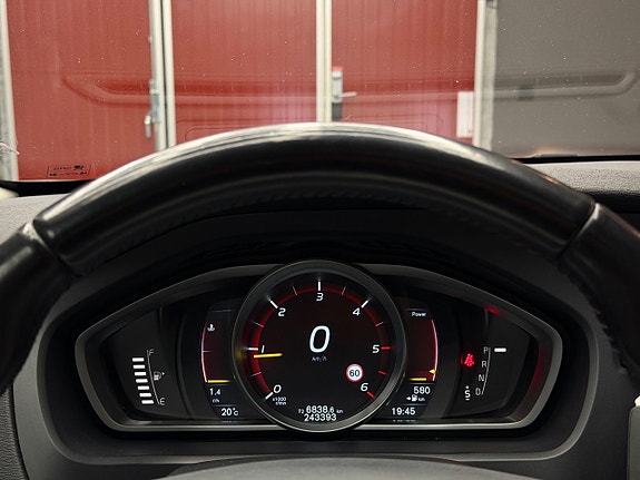 Volvo V40 Cross Country 9 of 26