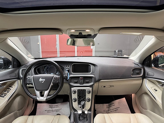 Volvo V40 Cross Country 8 of 26