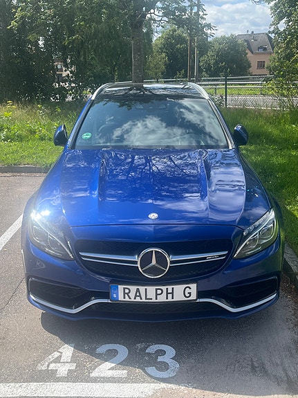 Mercedes-Benz C63 2 of 10