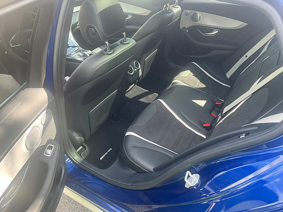 Mercedes-Benz C63 9 of 10