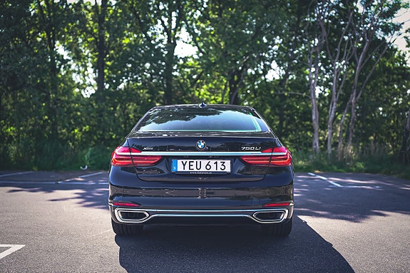 BMW 750Li 4 of 30