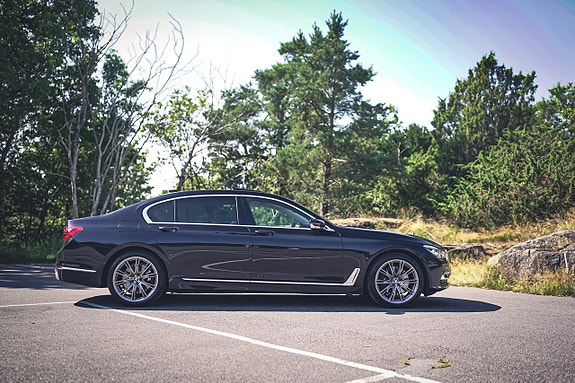 BMW 750Li 6 of 30