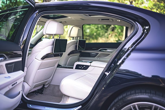 BMW 750Li 28 of 30