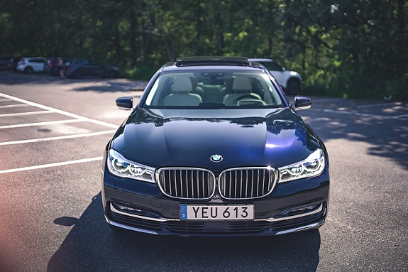 BMW 750Li 9 of 30