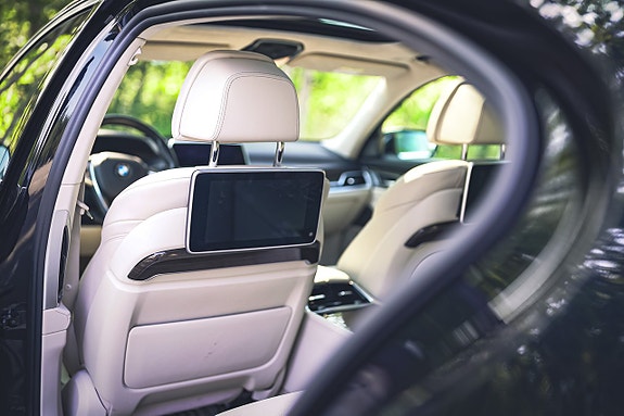 BMW 750Li 30 of 30