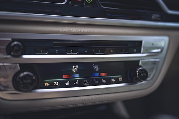 BMW 750Li 20 of 30