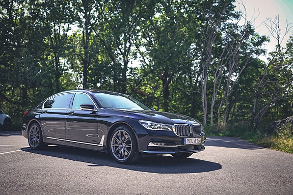 BMW 750Li 7 of 30
