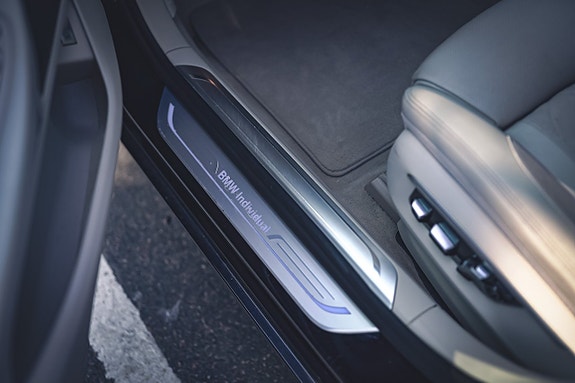 BMW 750Li 11 of 30
