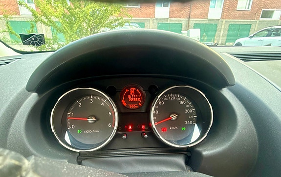 Nissan Qashqai+2 6 of 9