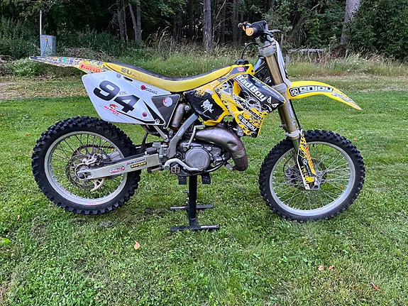 Suzuki RM125 2 of 8