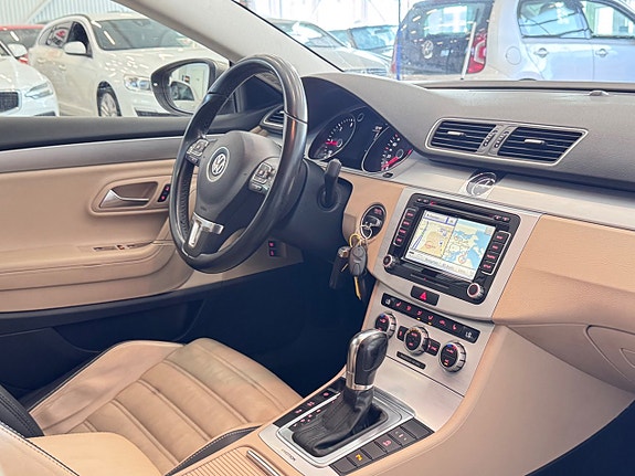 Volkswagen CC 19 of 27