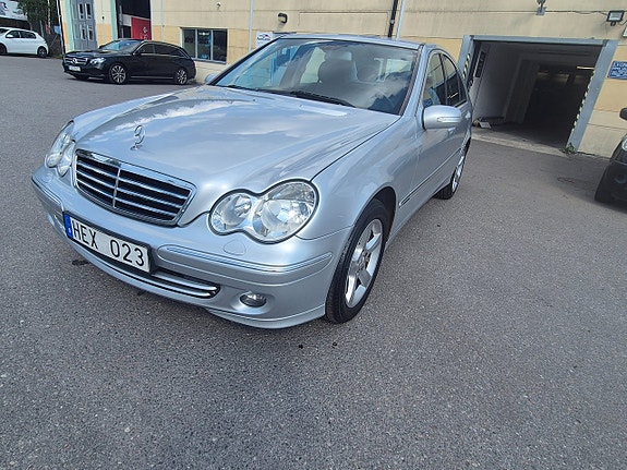 Mercedes-Benz C180 3 of 23