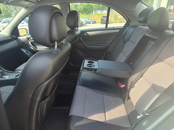 Mercedes-Benz C180 14 of 23