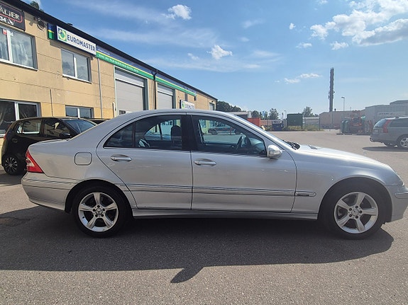 Mercedes-Benz C180 9 of 23