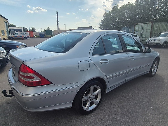 Mercedes-Benz C180 10 of 23