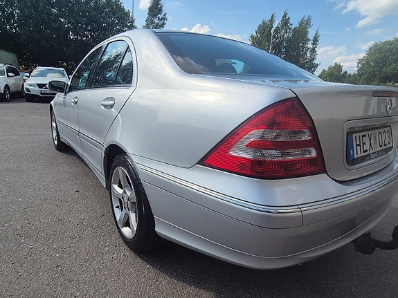 Mercedes-Benz C180 11 of 23